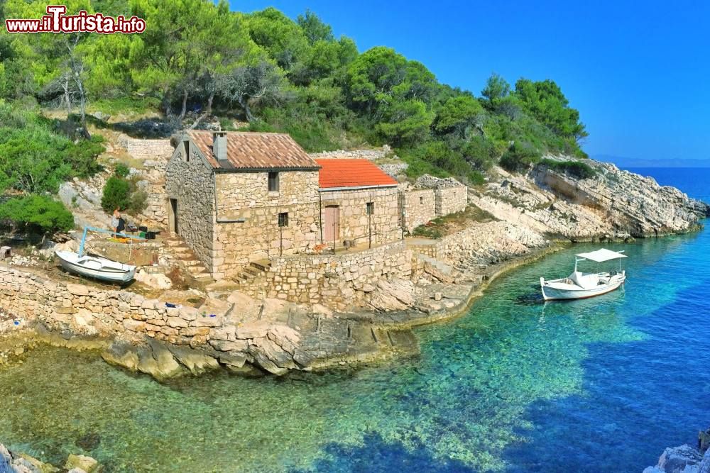 Immagine Case di pescatori in pietra nella remota isola di Lastovo in Croazia.