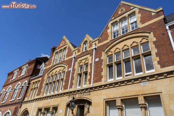 Immagine Case tipiche a Warwick, Inghilterra - Centro turistico fra i più frequentati d'Inghilterra, questa bella cittadina dello Warwickshire ha conservato il suo antico fascino anche nell'architettura degli edifici che si incontrano passeggiando per le sue strade © David Hughes / Shutterstock.com