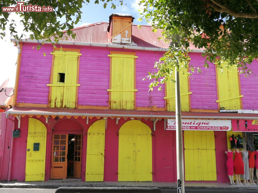 Immagine Case colorate a Les Moules di Guadalupa