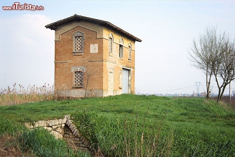 Immagine Casello ferroviario dismesso nelle campagne di San GIovanni in Persiceto