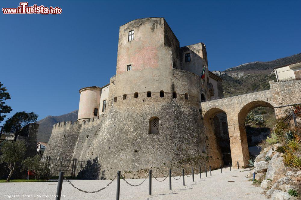 Immagine Castel Pandone, uno dei siboli di Venafro in Molise  - © Cenz07 / Shutterstock.com