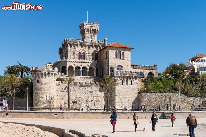 Immagine Castello di Cascais, spiaggia di Tamariz (Portogallo).