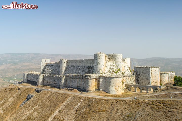 Immagine Un affascinante castello del deserto nei pressi di Palmira - © Anton_Ivanov / Shutterstock.com