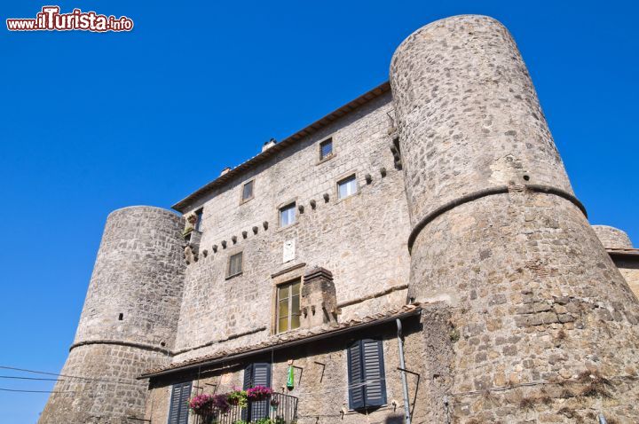 Immagine il Castello di Anguillara a Ronciglione, Lazio - © Mi.Ti. / Shutterstock.com