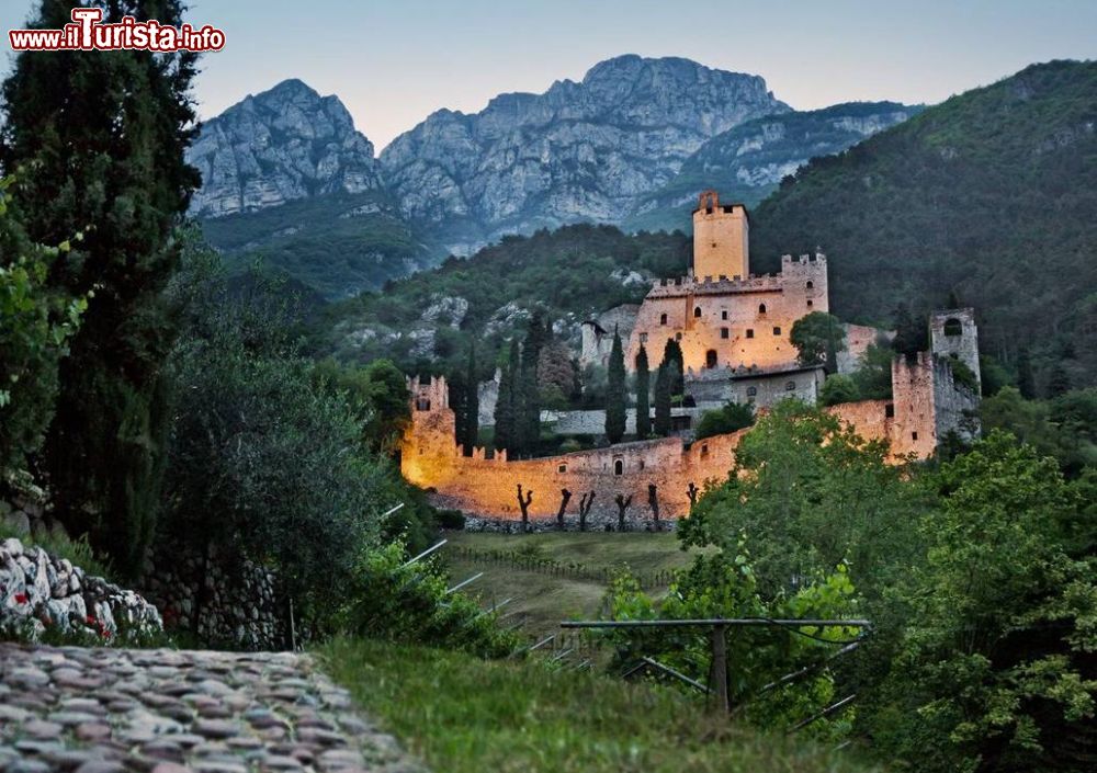 Immagine Tramonto  al Castello di Avio - Sabbionara in Trentino - Tommaso Prugnola / Trentino Merketing