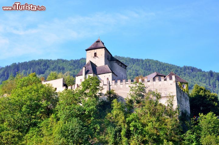 Immagine Il Castello di Reifenstein a Vipiteno- © 325681040 / Shutterstock.com