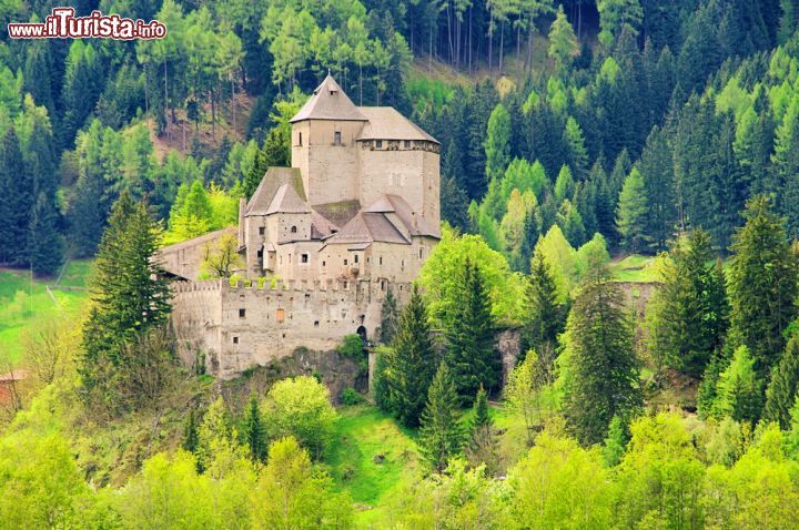 Immagine Il Castello di Reifenstein si trova in splendida posizione a Vipiteno, Valle Isarco in Alto Adige - © LianeM / Shutterstock.com