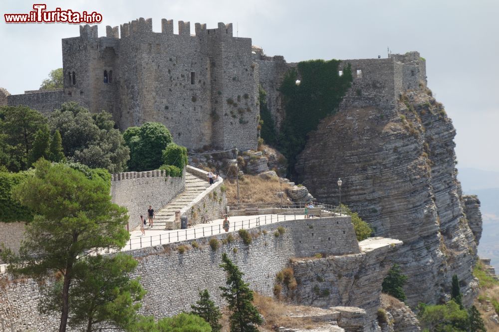 Immagine Castello di Venere a Erice, Trapani (Sicilia). Questa fortezza di fattura normanna risale al XII° secolo. Sorge su una rupe isolata nell'angolo sud-orientale della vetta del monte Erice.