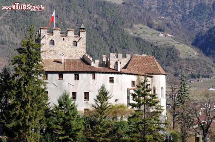 Immagine Castello Forst a Lagundo Alto Adige. Qui si produce la celebre birra - © PeJo / Shutterstock.com