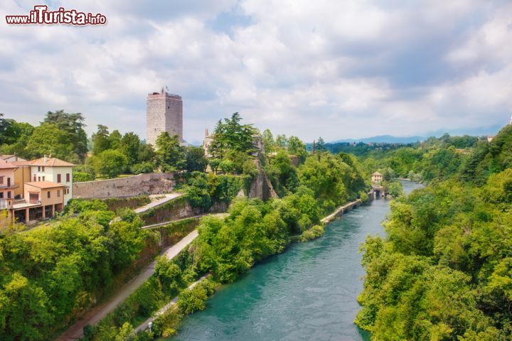 Immagine Il Castello Visconteo a Trezzo sull Adda - I resti di questo antico maniero, fiore all'occhiello di Trezzo sull'Adda, sono aperti alle visite del pubblico tutte le domeniche e i giorni festivi da marzo a ottobre. Per quanto riguarda le scolaresche e i gruppi invece, la proloco è disponibili a organizzare visite durante tutto l'anno. - © 2xSamara.com / Shutterstock.com