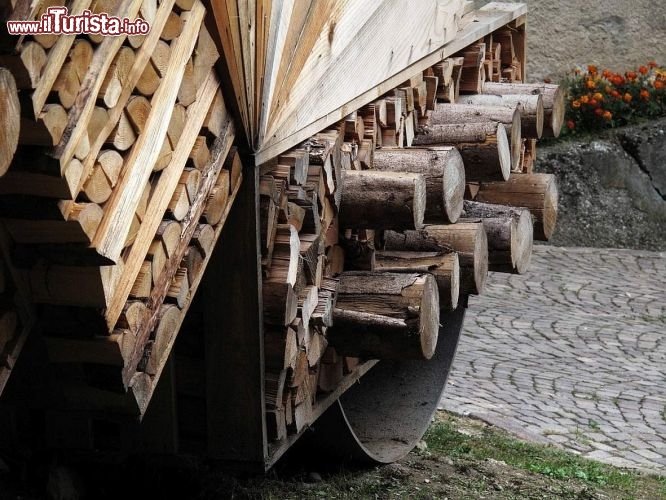 Immagine Cataste artistiche di legna a Mezzano di Primiero