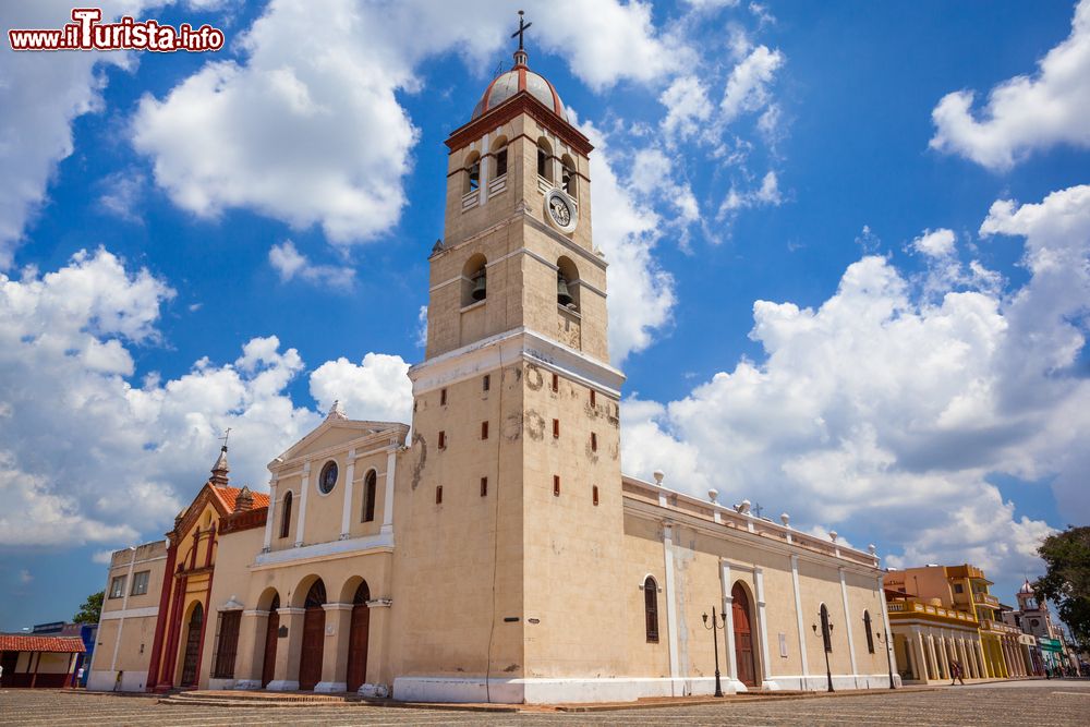 Immagine La Catedral del Santìsimo Salvador de Bayamo, nel capoluogo della provincia di Granma, a Cuba.