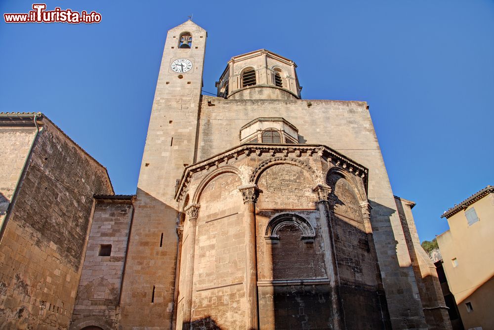 Immagine L'esterno della Cattedrale di Notre-Dame a Cavaillon, nel dipartimento della Vaucluse (Francia) - foto © Shutterstock