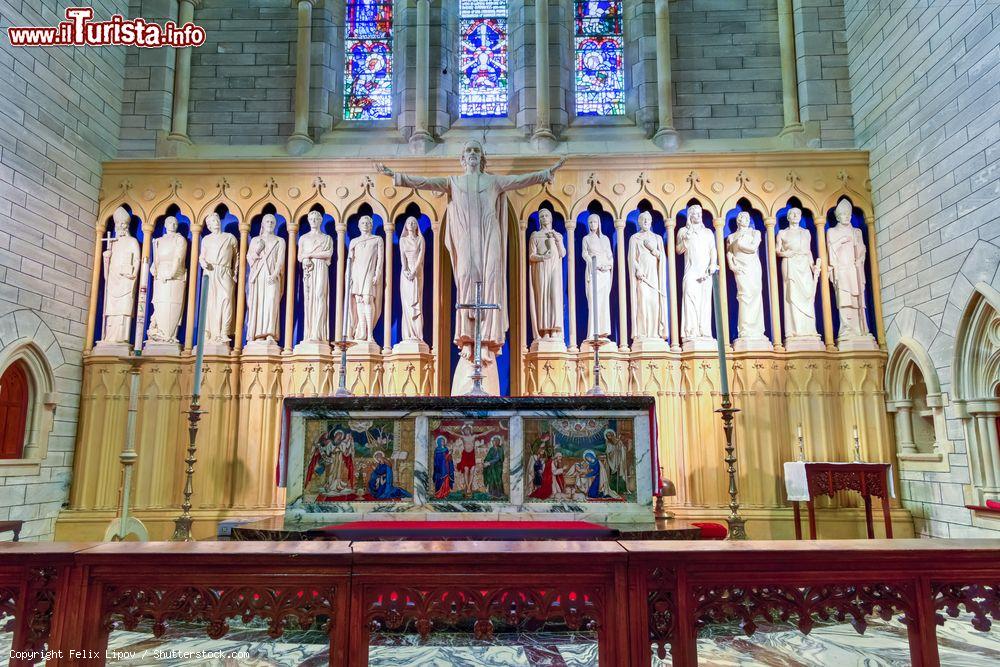 Immagine La cattedrale di Most Holy Trinity a Hamilton, isola di Bermuda. Chiesa anglicana, la cattedrale della Santissima Trinità fu progettata da William Hay e George Henderson e costruita fra il 1886 e il 1905. Si trova in Church Street - © Felix Lipov / Shutterstock.com