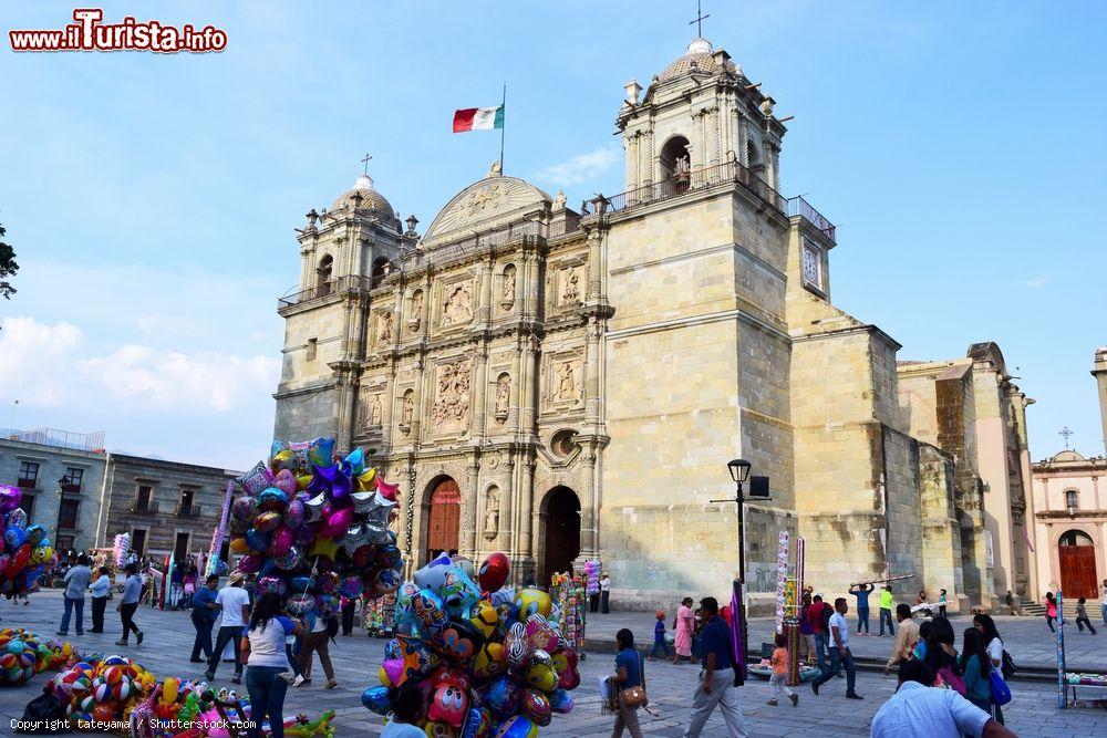 Immagine La Catedral de Nuestra Señora de la Asunción di Oaxaca, sulla piazza principale della città, è stata edificata a partire dal 1535 - © tateyama / Shutterstock.com