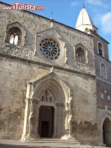 Immagine La Cattedrale di San Pardo in stile romanico gotico a Larino in Molise