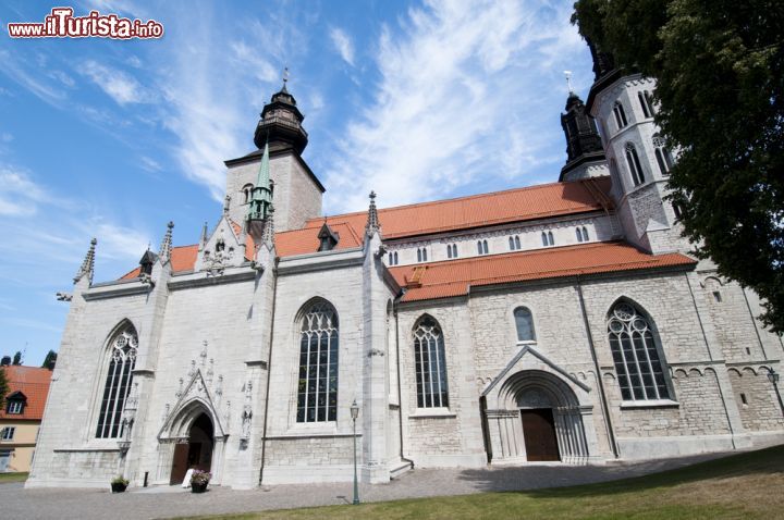 Immagine La cattedrale di Visby, Sankta Maria Domkyrka, fu costruita dai commercianti tedeschi che vivevano in città nel XIII secolo. La sua edificazione terminò nel 1225 - Foto © tony740607 / Shutterstock.com