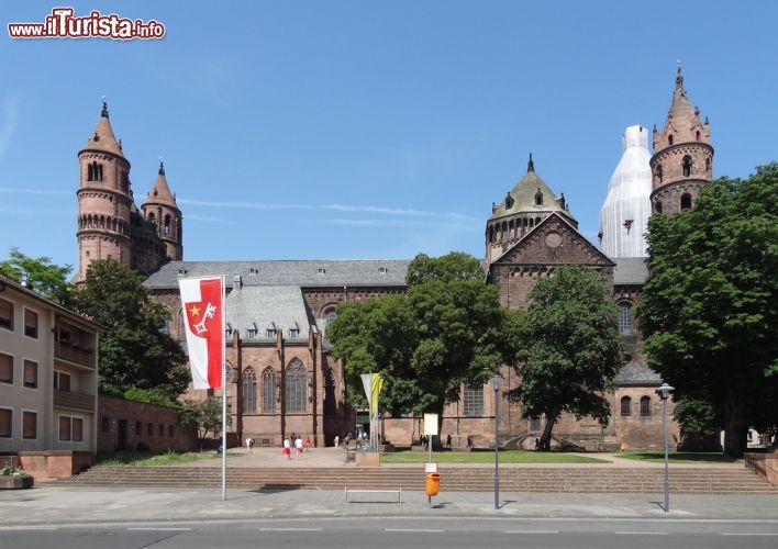 Immagine La Cattedrale di Worms, la città della Renania-Palatinato nel sud-ovest della Germania, costruita sulla riva occidentale del fiume Reno - foto © PRILL / Shutterstock.com