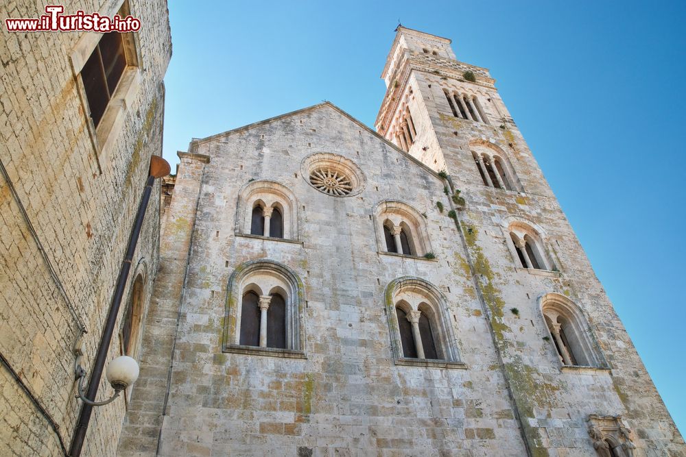 Immagine Cattedrale e campanile ad Acquaviva delle Fonti in Puglia.