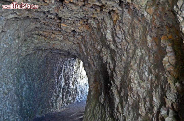 Immagine Caverne del drago lungo il cammino per la vetta Oberhaupt sul Monte Pilatus