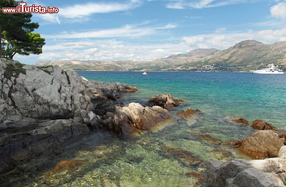 Immagine Cavtat sorge su una piccola penisola che forma una profonda insenatura nella costa della Dalmazia (Croazia).