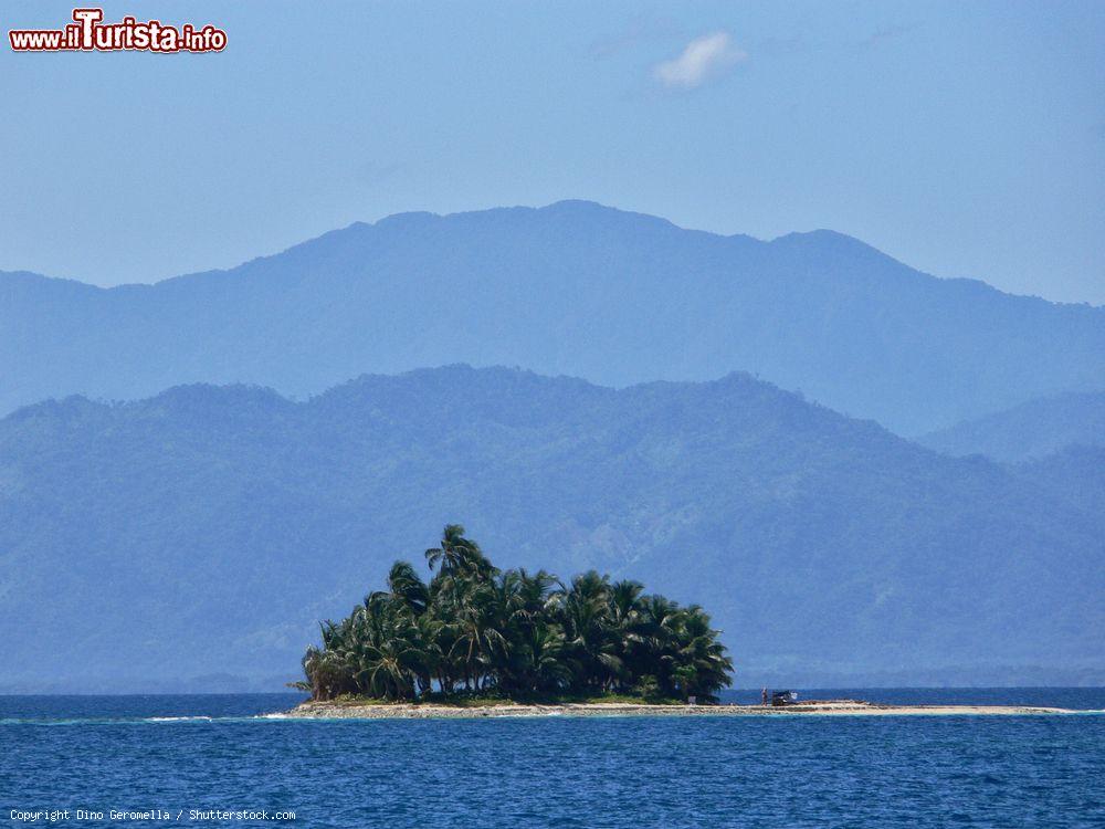Immagine Cayo Paloma, isola delle Cayos Cochinos, Honduras. Questo paradiso naturale ha ospitato il set italiano e sapgnolo de L'Isola dei Famosi Vip - © Dino Geromella / Shutterstock.com