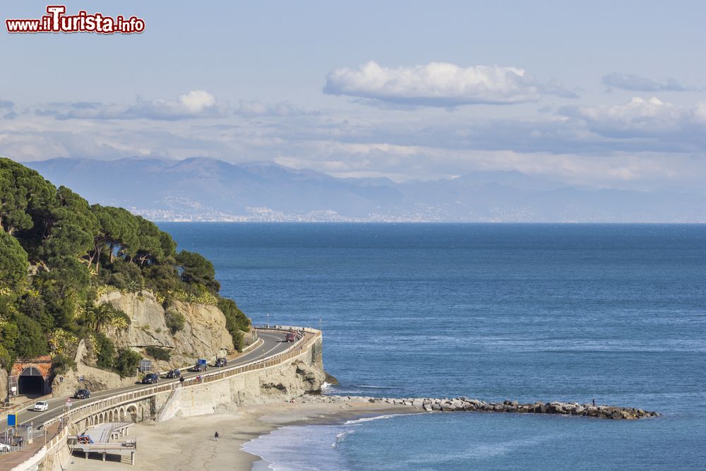 Immagine Celle Ligure, Liguria, Italia: uno scorcio della Via Aurelia, la strada romana che percorre tutta la costa ligure. Sullo sfondo, la cittadina di Varazze.