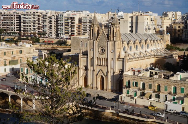 Immagine Centro di St Julian's, vicino a La Valletta, isola di Malta 248685745 - © Ammit Jack / Shutterstock.com