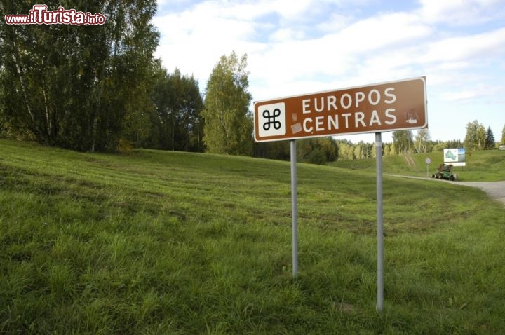 Immagine Cartello Centro geografico d'Europa in Lituania