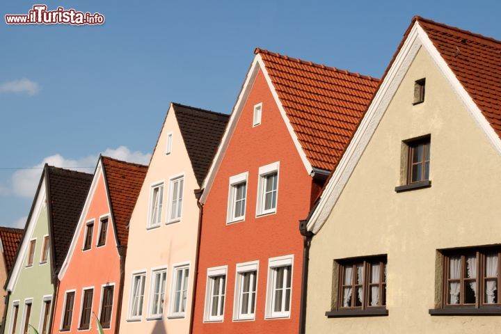 Immagine Centro storico di Schongau: le case colorate tipiche dei villaggi del sud della Germania, in Baviera - © Massimiliano Pieraccini / Shutterstock.com