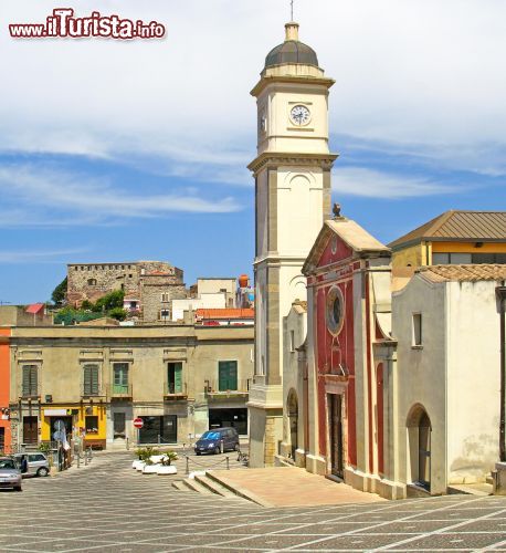 Immagine Il centro storico di Sant'Antioco in Sardegna - © Pecold / Shutterstock.com