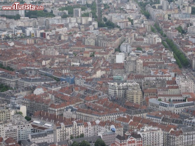 Immagine Il centro storico di Grenoble visto dal punto panoramico della Bastiglia.