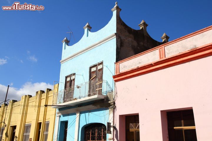 Immagine Scorcio panoramico di Camaguey, Cuba - Osservando la sua sorprendente architettura si intuiscono immediatamente le ragioni che hanno spinto l'Unesco a inserire parte della città fra i patrimoni dell'Umanità © Tupungato / Shutterstock.com