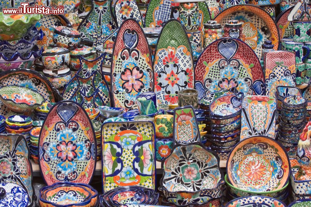 Immagine Ceramica colorata in un negozio di San Miguel de Allende, Messico. Questa bella cittadina si trova nello stato di Guanajuato.