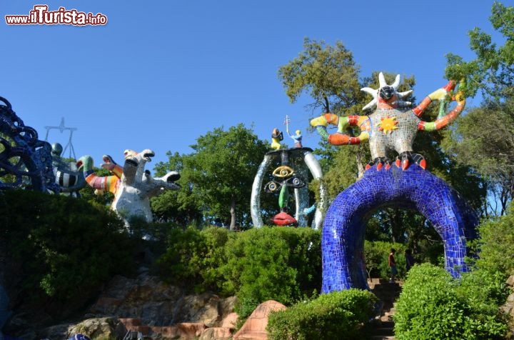 Immagine Ceramica colorata per le statue del Giardino dei Tarocchi di Capalbio, Toscana.