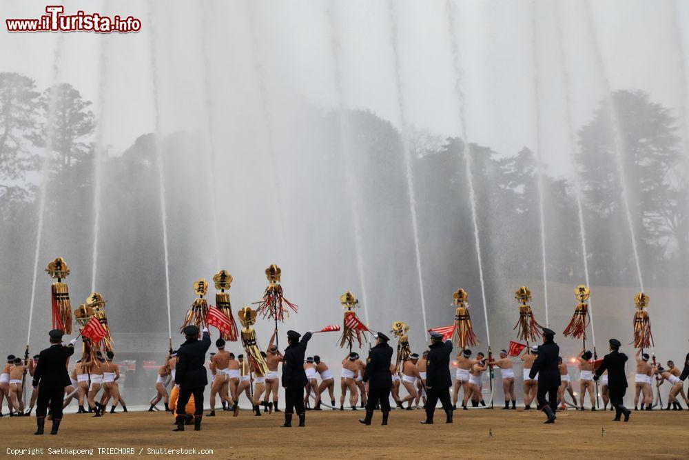 Immagine Cerimonia dei Vigili del Fuoco a Capodanno nella città di Kanazawa, Giappone. Si tratta di un tradizionale evento che si svolge ogni anno nel mese di Gennaio - © Saethapoeng TRIECHORB / Shutterstock.com