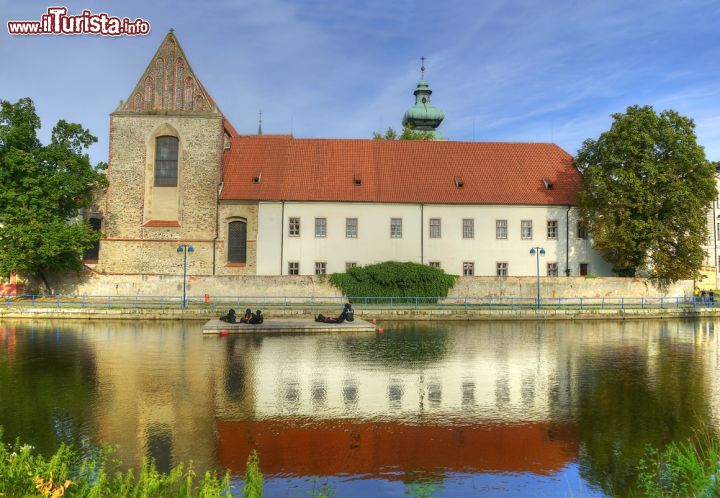 Immagine Ceske Budejovice è la principale città della Boemia Meridionale. Conta circa 100.000 abitanti ed è il cuore amministrativo, economico e culturale di tutta la regione - foto © Pecold / Shutterstock.com