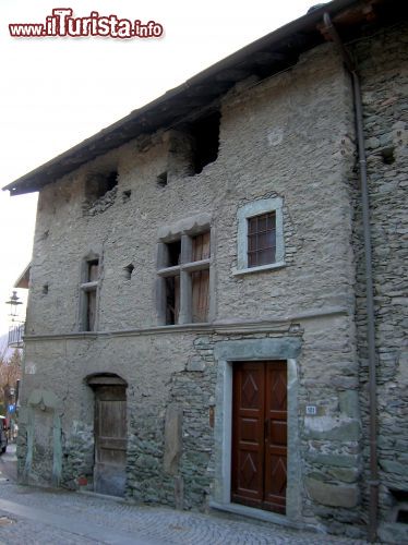 Immagine Chambave, una casa antica nel centro storico (Valle d'Aosta). - © Patafisik - CC BY-SA 3.0 - Wikipedia