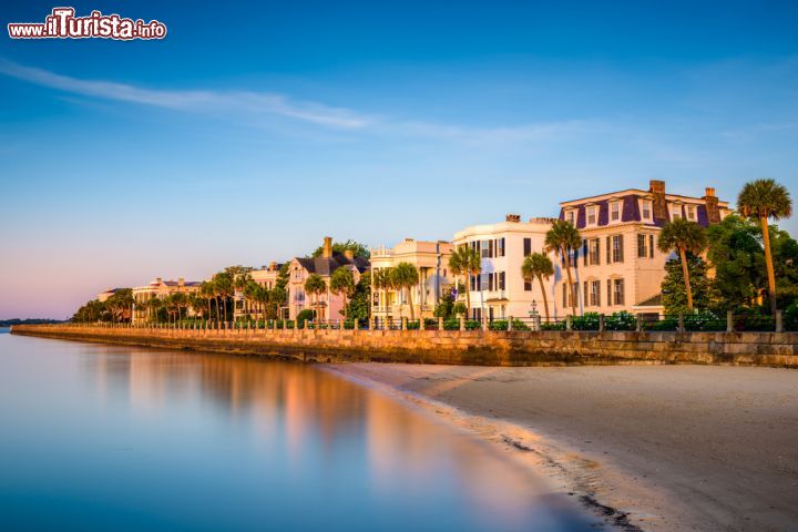 Immagine Charleston, South Carolina: le mervigliose case storiche della cosiddetta Battery, una delle zone più antiche della città - foto © Sean Pavone / Shutterstock.com