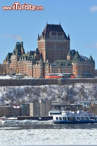 Immagine Chateau Frontenac, Quebec City: si tratta di un hotel ed è senza dubbio l'edificio più famoso della capitale del Quebec; le sue enormi dimensioni, infatti, dominano la skyline cittadina. È considerato l'hotel più fotografato al mondo.