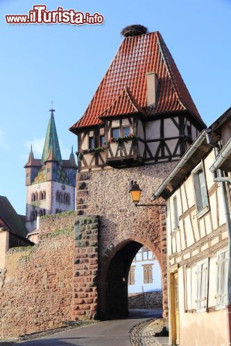 Immagine Châtenois, Francia: la porta d'ingresso alla cittadina alsaziana, non distante da Kaysersberg - © LENS-68 / Shutterstock.com