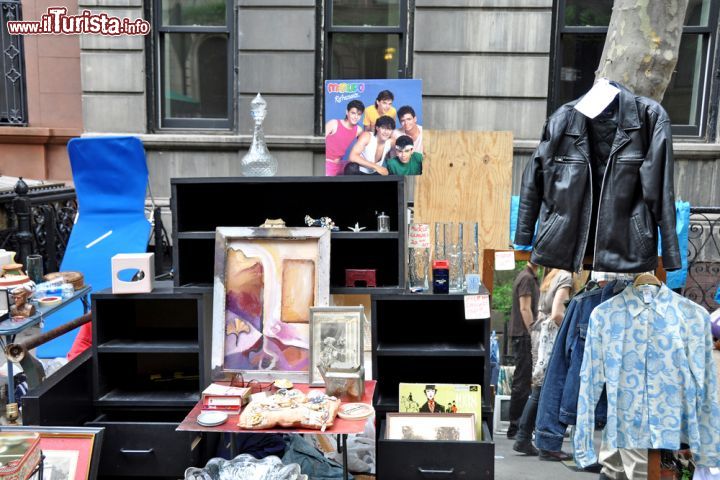 Immagine Il Mercatino delle pulci West 25th Street Market/Chelsea Flea Market - ex Chelsea Antiques Garage a New York City - © Lukas Maverick Greyson / Shutterstock.com