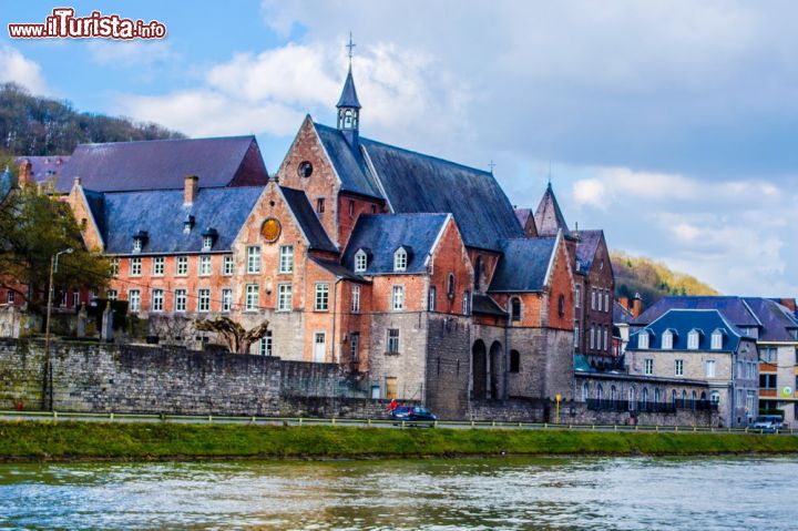 Immagine Una chiesa a Dinant, Belgio. In questa città nacque nel 1814 Adolphe Sax, inventore del saxofono - foto © pavel dudek / Shutterstock.com