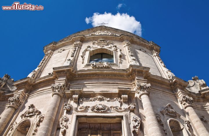 Immagine Chiesa barocca di Sant'Agostino a Massafra, Puglia - Il complesso dedicato a Sant'Agostino risale alla metà del XVI° secolo: attualmente sconsacrata, e quindi non adibita al culto, la chiesa assieme all'annesso convento, è utilizzata per ospitare concerti e eventi culturali © Mi.Ti. / Shutterstock.com