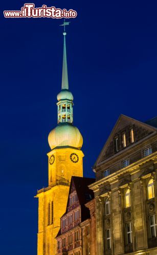 Immagine Una chiesa in centro a Dortmund in Germania - © CDuschinger / Shutterstock.com
