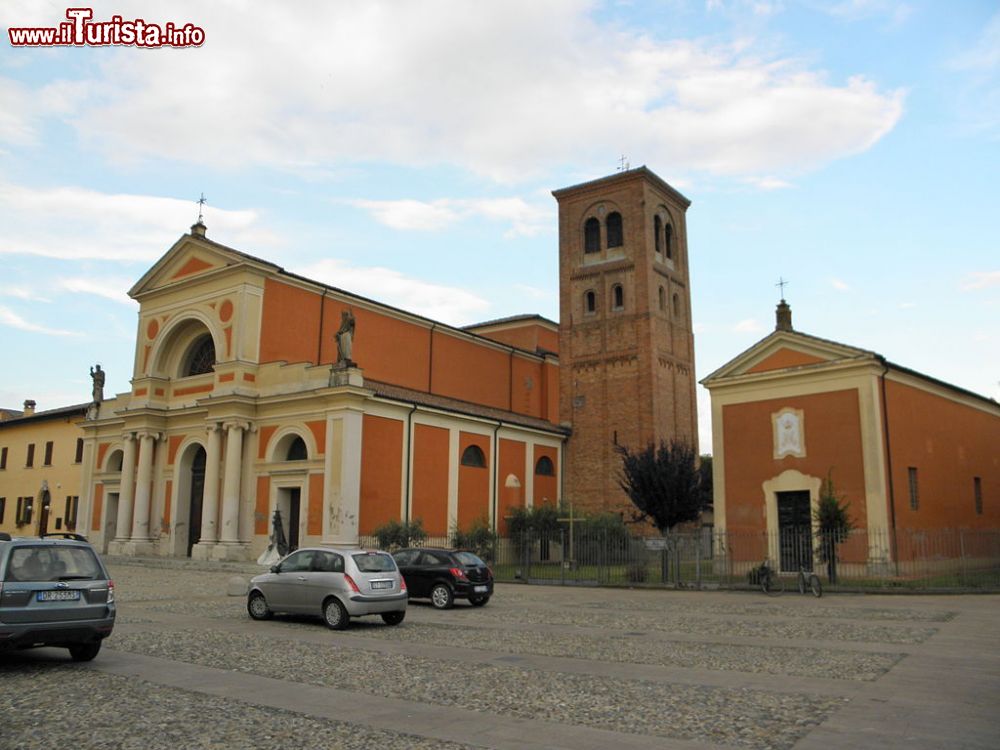 Immagine La Chiesa dei SS. Pietro e Paolo e l'oratorio della Visitazione a San Pietro in Casale di Bologna - © Threecharlie -  CC BY-SA 4.0, Wikipedia