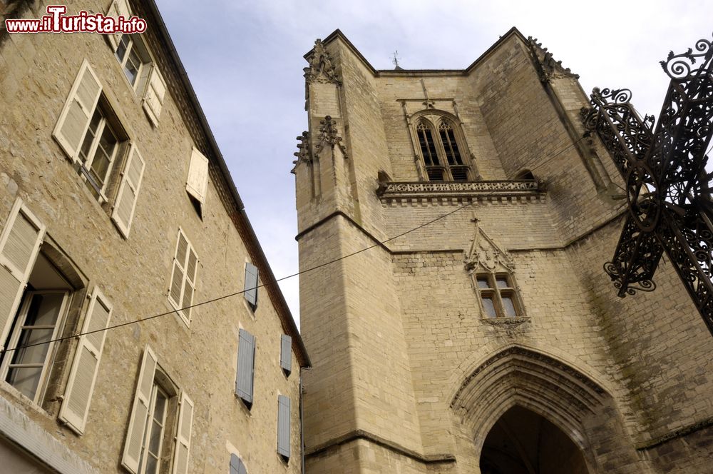 Immagine Una chiesa del centro di Villefranche de Rouergue, Francia. Questa località è uno dei luoghi del Cammino di Santiago de Campostela.