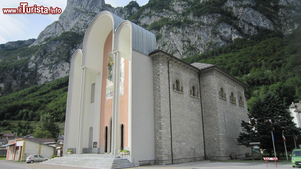 Immagine Chiesa del Santissimo Crocifisso di Cristo re a Timau di Paluzza