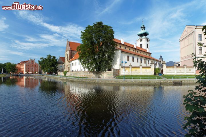 Immagine La chiesa della Presentazione della Vergine Maria a Ceske Budejovice, città nella regione della Boemia meridionale, in Repubblica Ceca - foto © Mikhail Markovskiy / Shutterstock.com