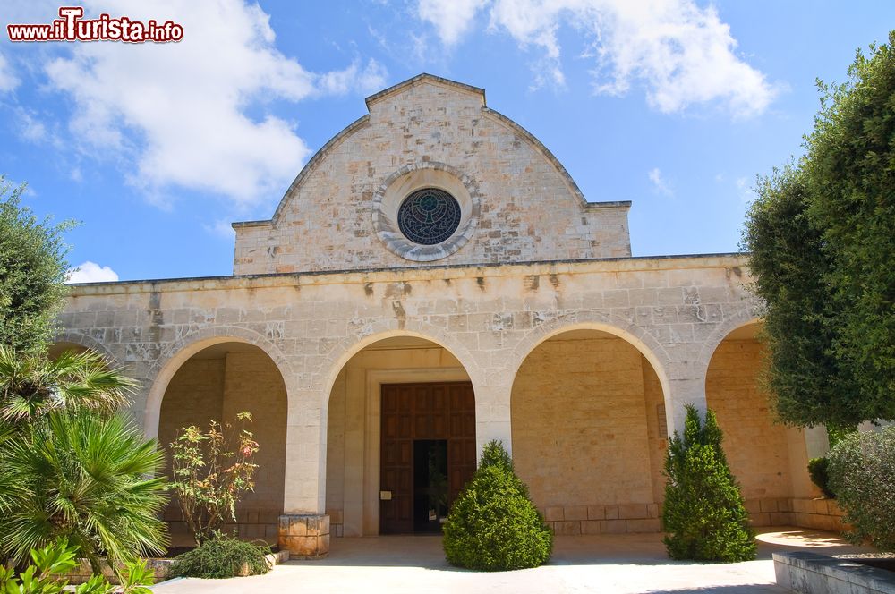 Immagine Chiesa della Santissima Maria Addolorata: uno dei tanti edifici religiosi della cità di Fasano in Puglia.